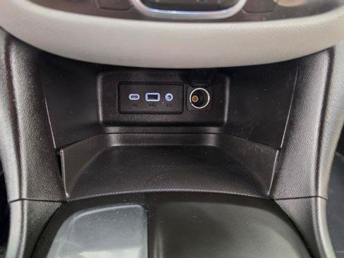 Used 2019 Chevrolet Equinox LS FWD image 19