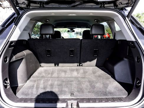 Used 2024 GMC Terrain SLT image 31