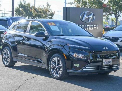 Certified 2023 Hyundai Kona SE w/ Cargo Package image 3