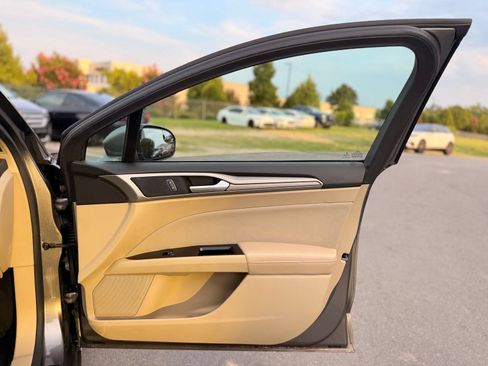 Used 2014 Ford Fusion SE FWD image 20
