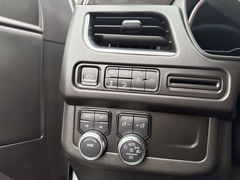 Used 2022 GMC Yukon AT4 AWD/4WD image 17