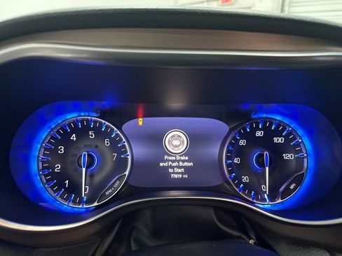 Used 2018 Chrysler Pacifica Touring-L Plus w/ Advanced Safetytec Group FWD image 16