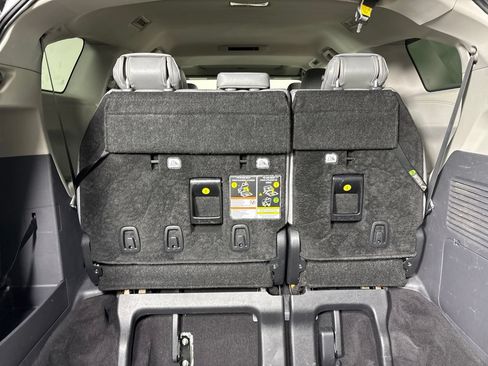 Used 2024 Toyota Sienna XLE FWD image 22