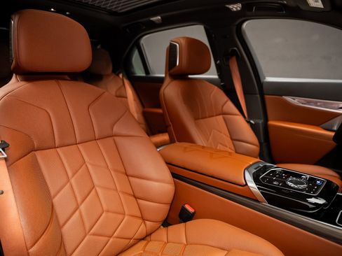 Used 2023 BMW i7 xDrive60 image 61