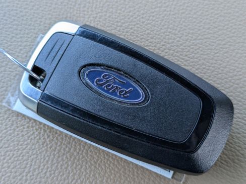 Used 2025 Ford F250 Lariat w/ Chrome Package image 32