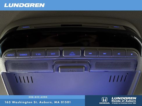 Used 2018 Chrysler Pacifica Touring-L FWD image 18