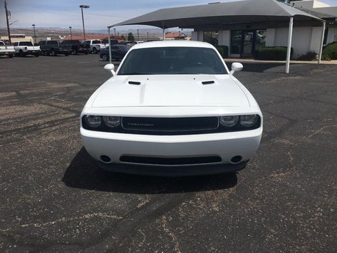 Used 2013 Dodge Challenger SXT RWD image 2