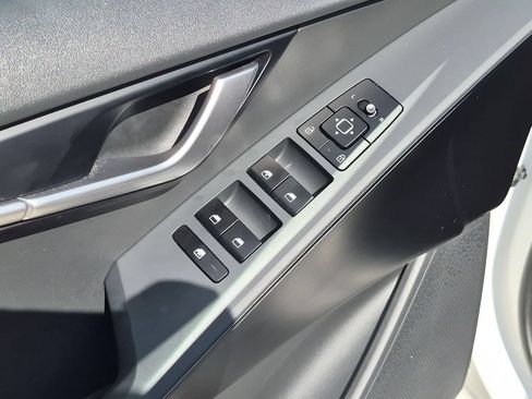 Used 2025 Kia Niro LX FWD image 13