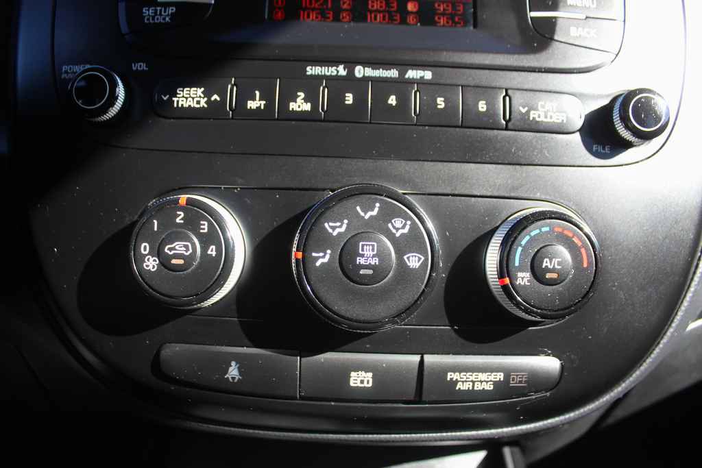 Used 2015 Kia Soul + FWD image 18