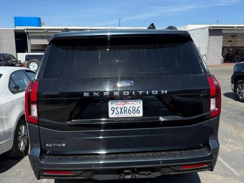 Used 2025 Ford Expedition Active AWD/4WD image 5