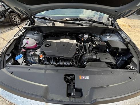 Used 2025 Kia Sportage LX FWD image 31