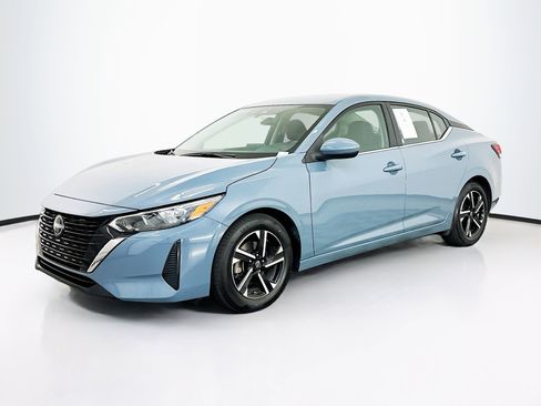 Used 2024 Nissan Sentra SV image 3