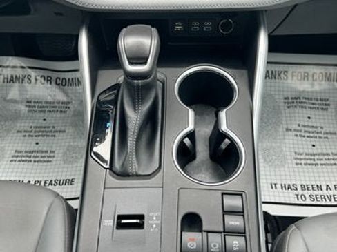 Used 2023 Toyota Highlander XLE FWD image 11