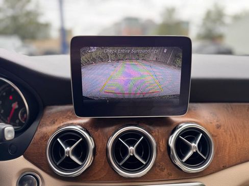 Used 2019 Mercedes-Benz GLA 250 4MATIC w/ Premium Package image 15