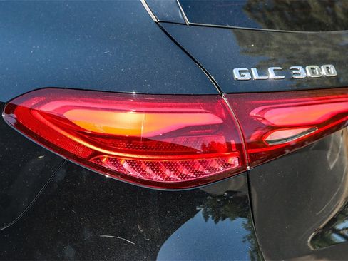 Used 2024 Mercedes-Benz GLC 300 4MATIC image 8