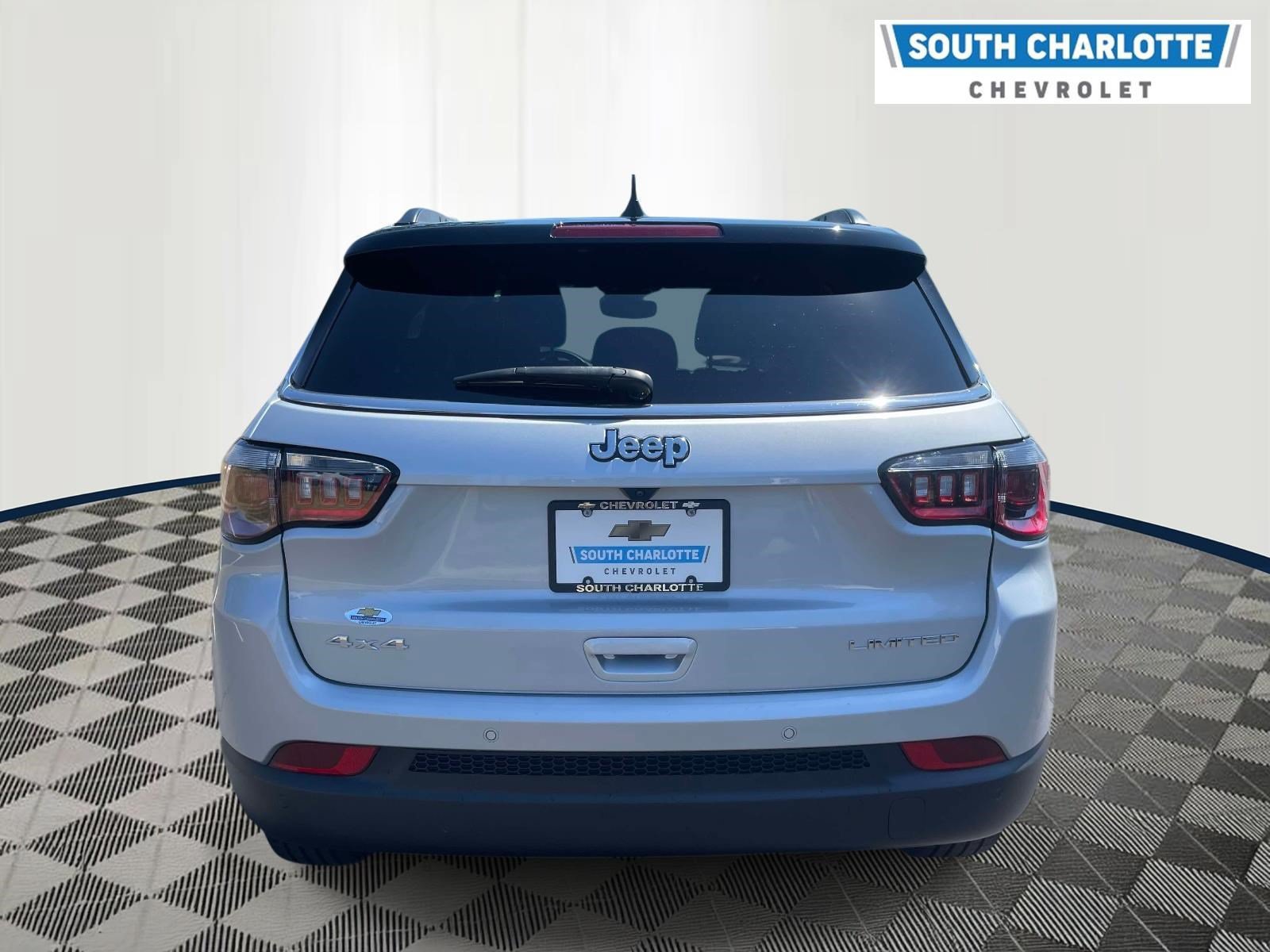 Used 2025 Jeep Compass Limited AWD/4WD image 5