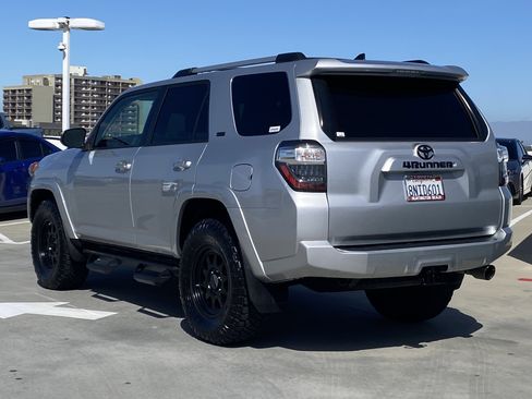 Certified 2019 Toyota 4Runner SR5 image 5