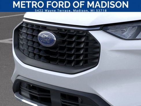 Used 2024 Ford Escape SE image 17