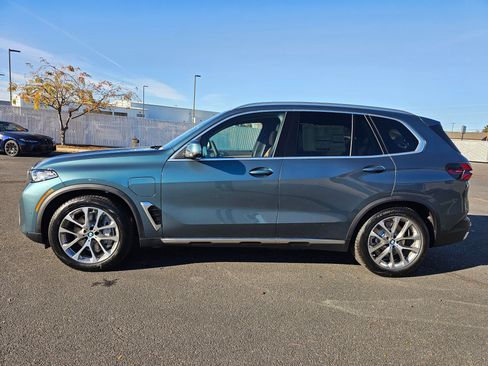 New 2026 BMW X5 xDrive50e image 3