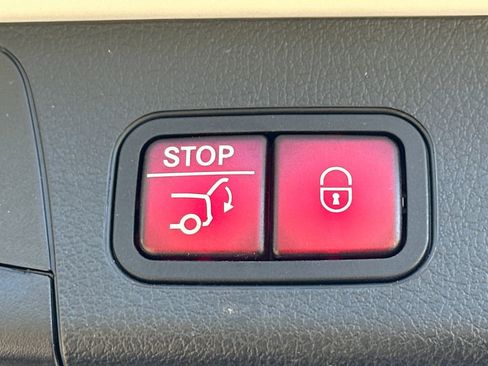 Used 2023 Mercedes-Benz GLB 250 image 31