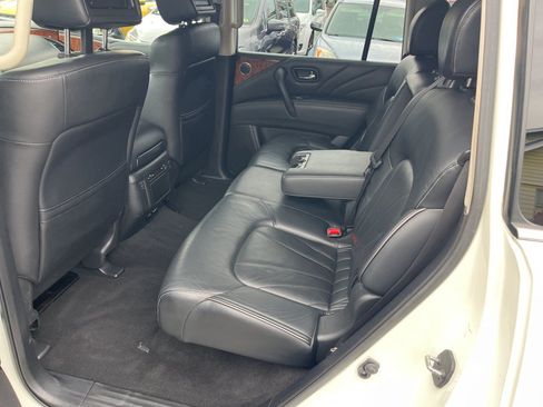 Used 2015 INFINITI QX80 4WD w/ Deluxe Technology Package image 11