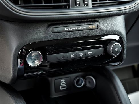 Used 2024 Ford Escape SE image 38