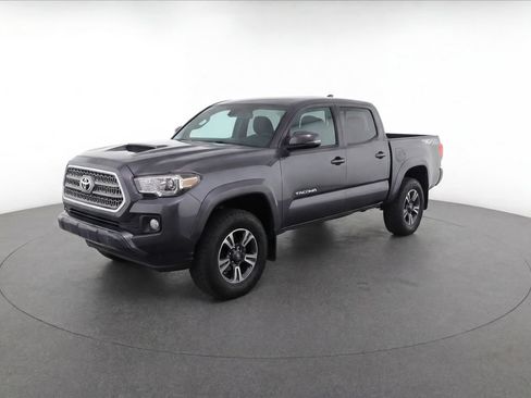 Used 2016 Toyota Tacoma TRD Sport w/ Towing Package AWD/4WD image 3