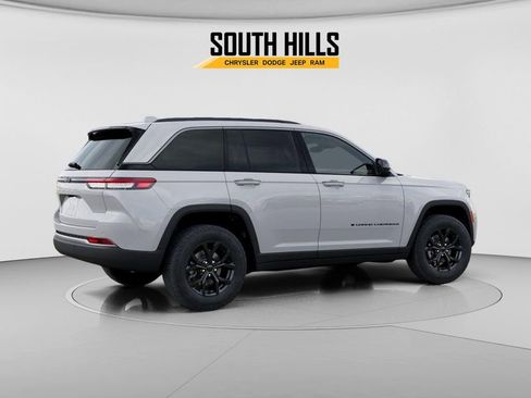 New 2026 Jeep Grand Cherokee Altitude AWD/4WD image 4