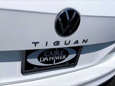 Used 2024 Volkswagen Tiguan SE FWD image 8