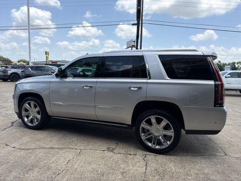 Used 2019 Cadillac Escalade Premium Luxury RWD image 8