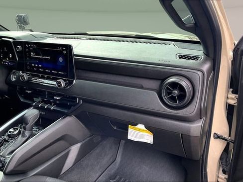 Used 2023 Chevrolet Colorado Trail Boss image 27