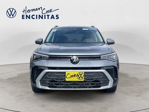 Certified 2025 Volkswagen Taos SE w/ Black Wheel Package FWD image 8