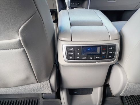 Used 2018 Toyota Highlander Limited Platinum image 16
