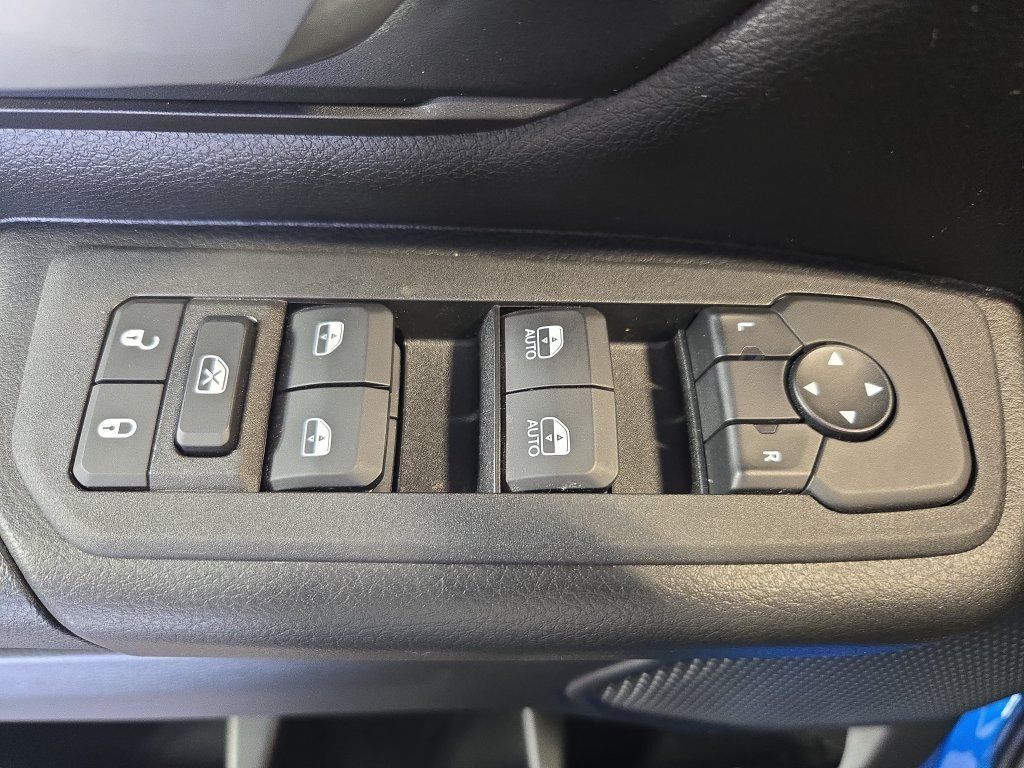 Used 2025 RAM 1500 Warlock AWD/4WD image 31