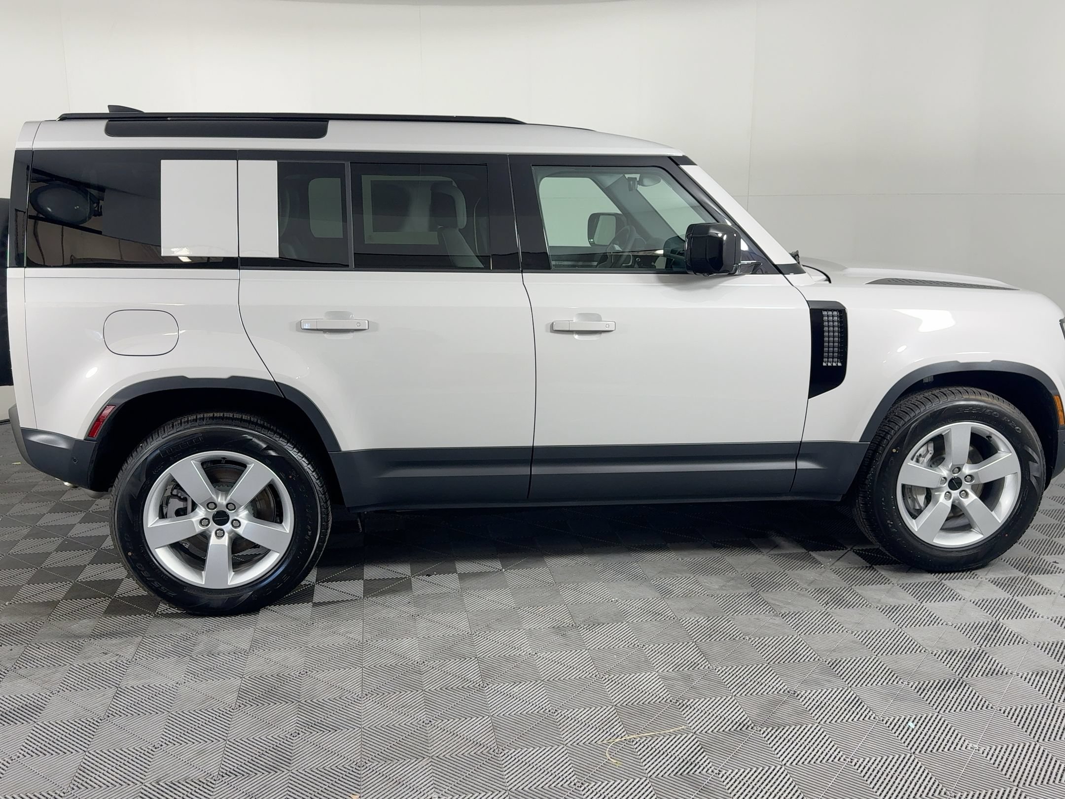 Used 2026 Land Rover Defender 110 S AWD/4WD image 8
