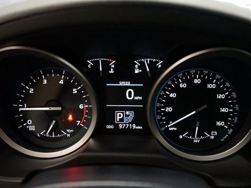 Used 2013 Toyota Land Cruiser image 40