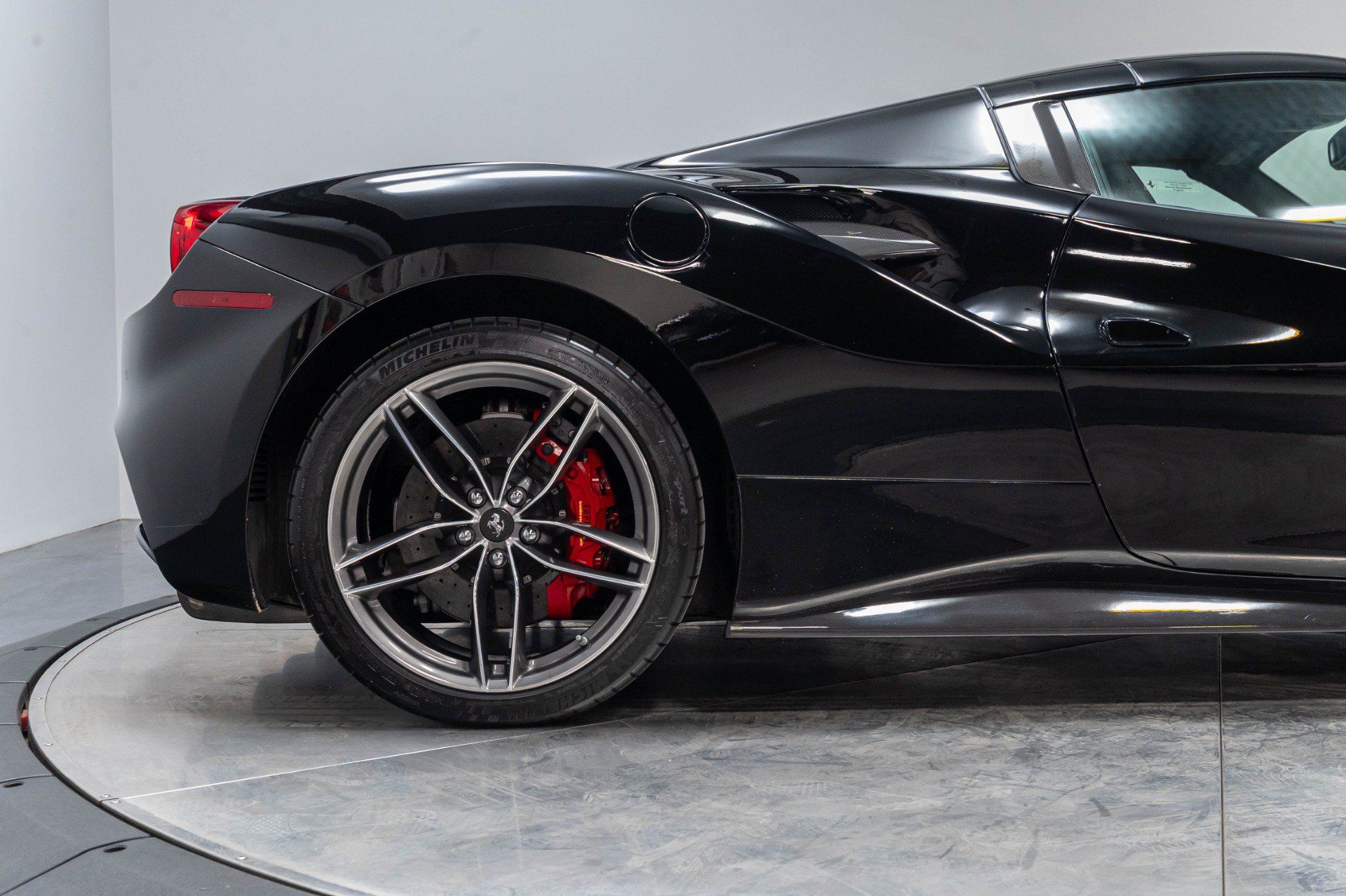 Used 2016 Ferrari 488 Spider RWD image 22