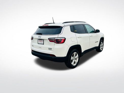 Used 2017 Jeep Compass Latitude w/ Cold Weather Group image 8