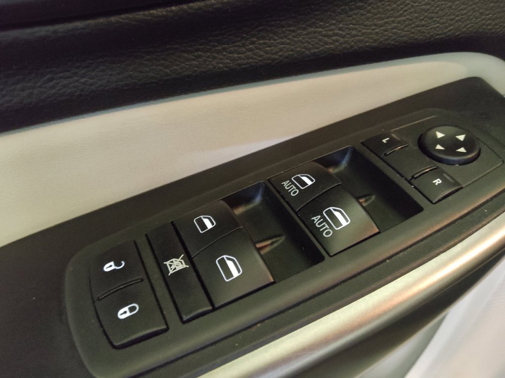 Used 2021 Jeep Cherokee Latitude Lux w/ Sun & Sound Group FWD image 27