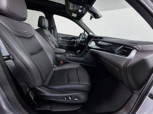 Used 2025 Cadillac XT6 Premium Luxury FWD image 30