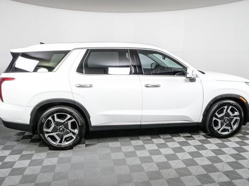 Used 2023 Hyundai Palisade Limited w/ Winter Package image 2