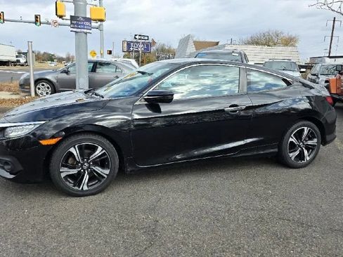 Used 2017 Honda Civic Touring image 3
