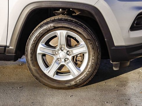 Certified 2023 Jeep Compass Latitude image 10