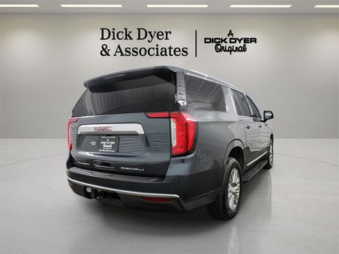 Used 2022 GMC Yukon XL Denali image 2