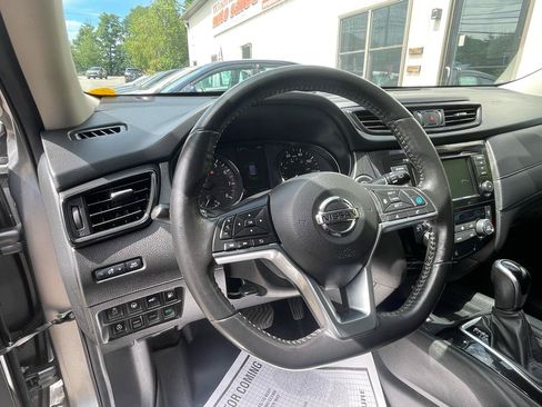 Used 2019 Nissan Rogue SV w/ Sun & Sound Touring Package AWD/4WD image 12