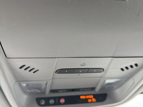 Used 2023 GMC Acadia SLT image 26