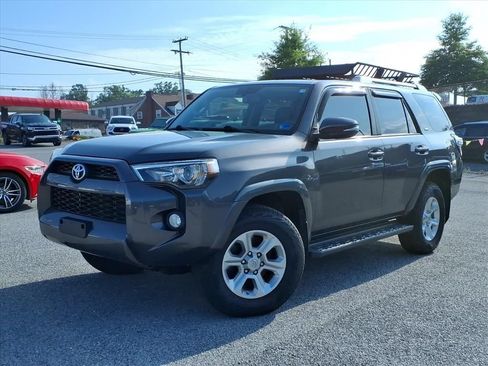 Used 2018 Toyota 4Runner SR5 Premium AWD/4WD image 2