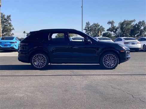 Used 2023 Porsche Cayenne S Platinum w/ Premium Package Plus image 5