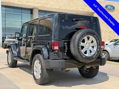 Used 2016 Jeep Wrangler Unlimited Sahara w/ Connectivity Group AWD/4WD image 10