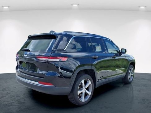 Used 2024 Jeep Grand Cherokee Limited AWD/4WD image 12